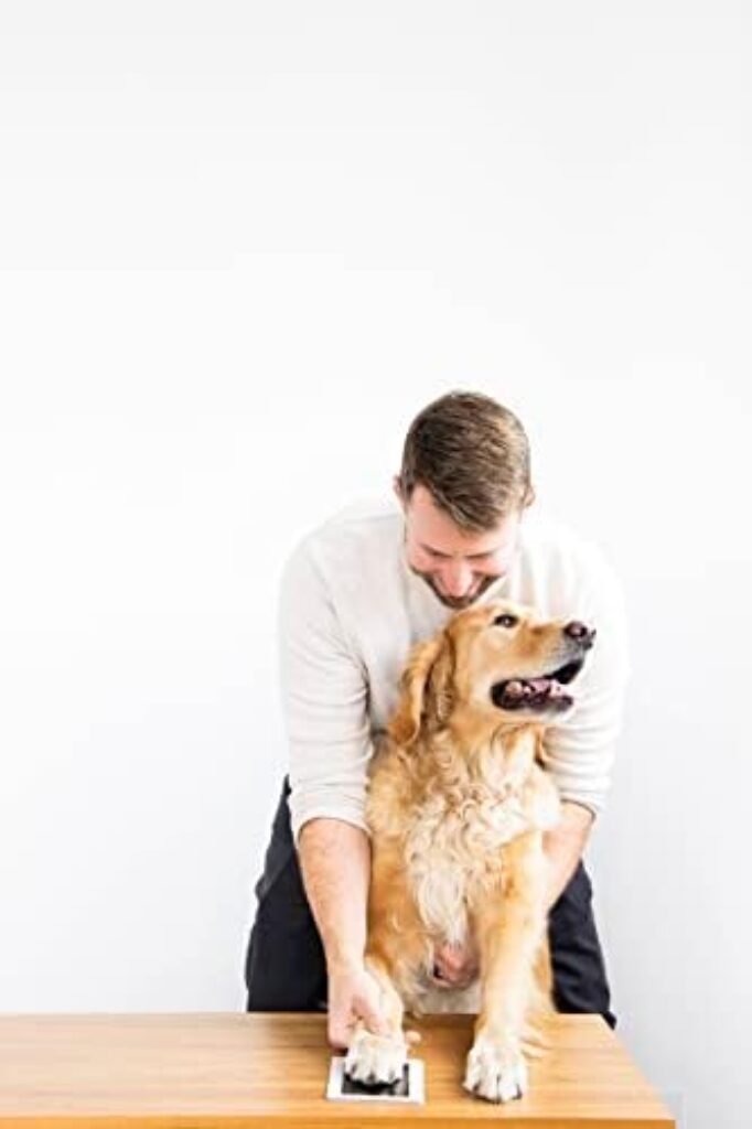 31Kcik6UgoL._AC_.jpg Pearhead Pet Clean-Touch Ink Pad, Medium/Large, Black Ink Pad for Cats or Dogs, Pet Owner, Pet Owner Must Have Item, Pet Memory Keepsake, for Medium to Large Pets